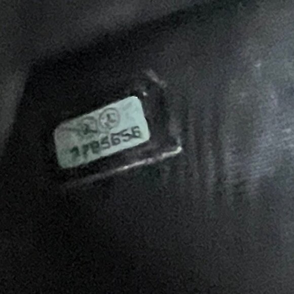 Chanel black caviar leather CC Logo trifold wallet on chain - Picture 6 of 13